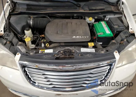 2013 Chrysler Town & Country Touring z USA, uszkodzony, nr VIN 2C4RC1BGXDR588676